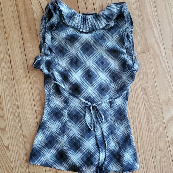 Urban Behavior ruffle top - Picture 4 of 4